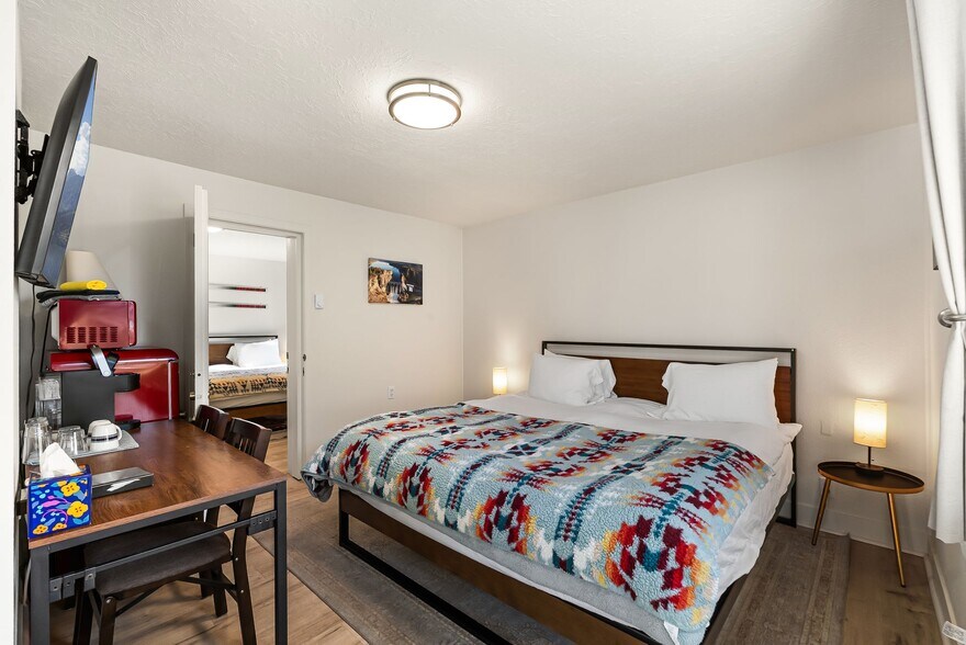 More Photos Of 501 N 4th Ave, Sandpoint Hotel For Sale