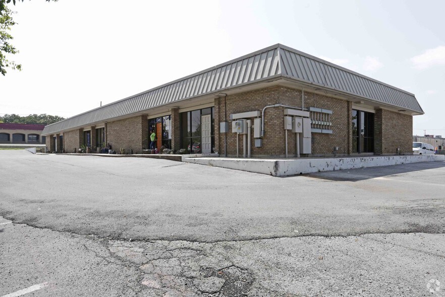 More Photos Of 2512-2516 Oakland Blvd, Fort Worth Office For Sale