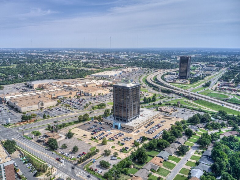 More Photos Of 1900 NW Expressway, Oklahoma City Office For Lease