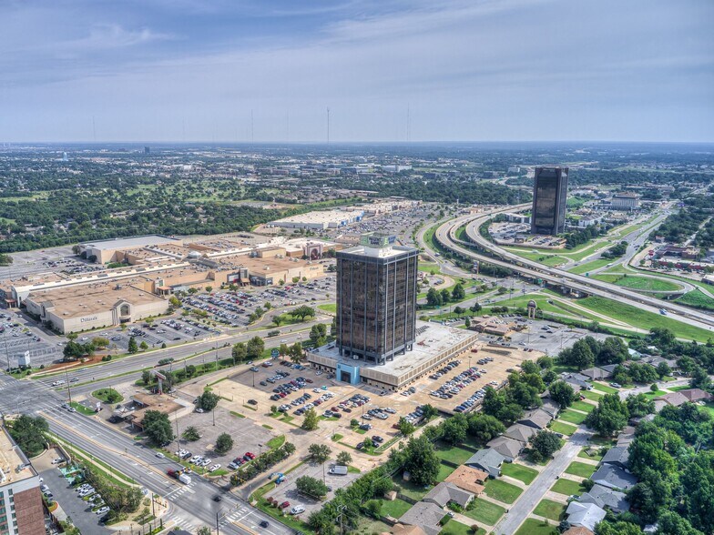 More Photos Of 1900 NW Expressway, Oklahoma City Office For Lease