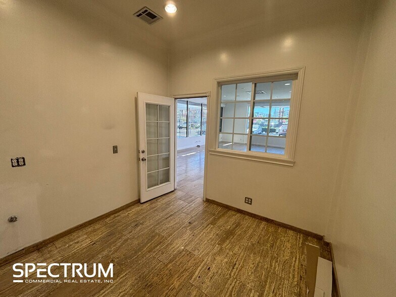 More Photos Of 21101-21163 Victory Blvd, Canoga Park Storefront Retail Office For Lease