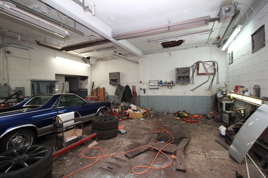 More Photos Of 801 Universal Rd, Pittsburgh Auto Repair For Sale