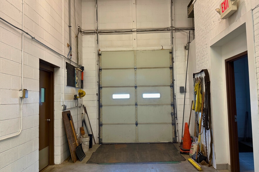 More Photos Of 229-261 Merriam St, Bridgeport Warehouse For Sale