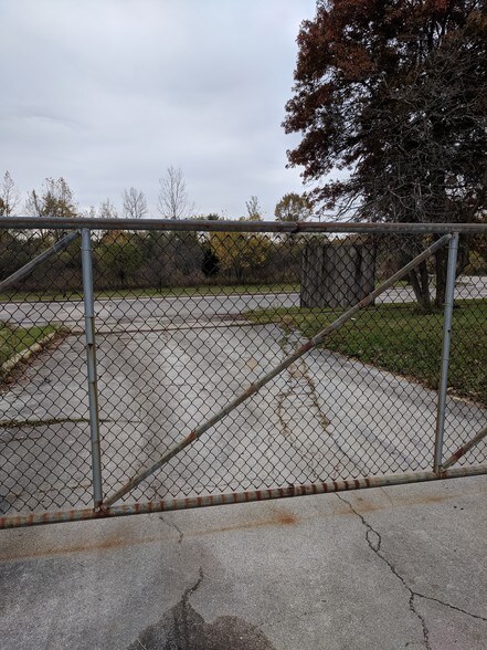 More Photos Of 80-90 North St, Park Forest Manufacturing For Lease