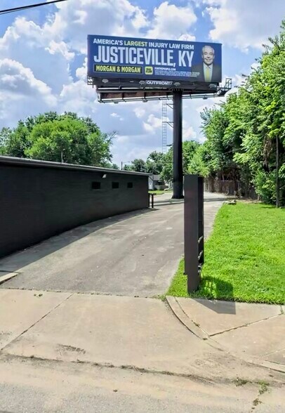 More Photos Of 330 E Oak St, Louisville Office For Sale