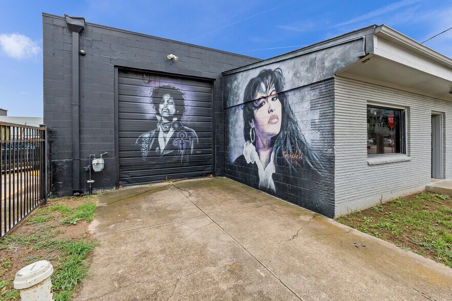 More Photos Of 914 W Commerce St, Dallas Showroom For Lease