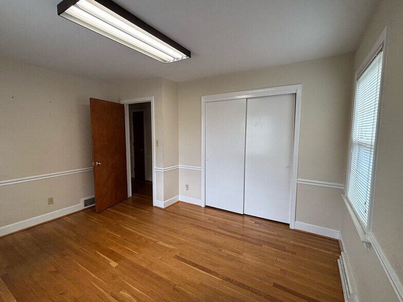 More Photos Of 3536 Vest Mill Rd, Winston-Salem Office Residential For Lease