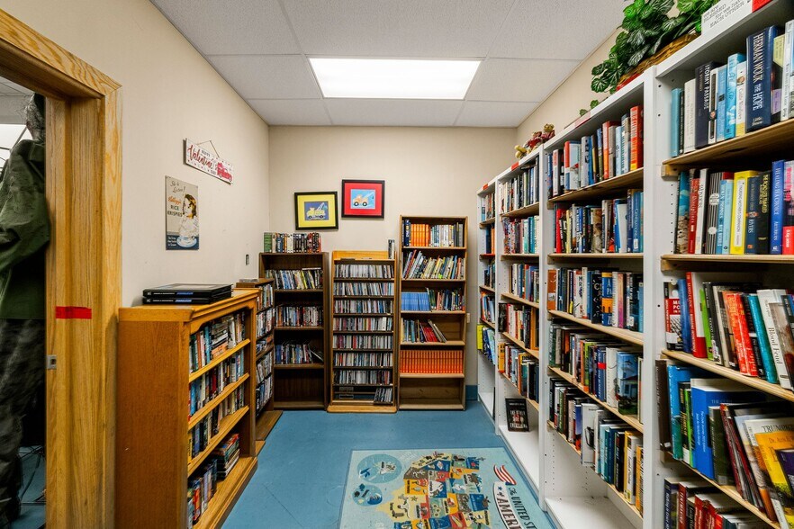 More Photos Of 821 King George Blvd, Savannah Unknown For Lease