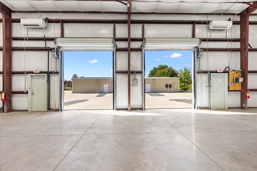 More Photos Of 1818 Greenleaf Ln, Leesburg Warehouse For Lease