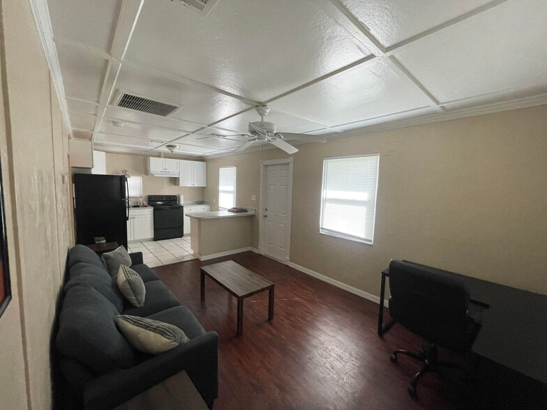 More Photos Of 1905 Oakley Ave, Fort Myers Apartments For Sale