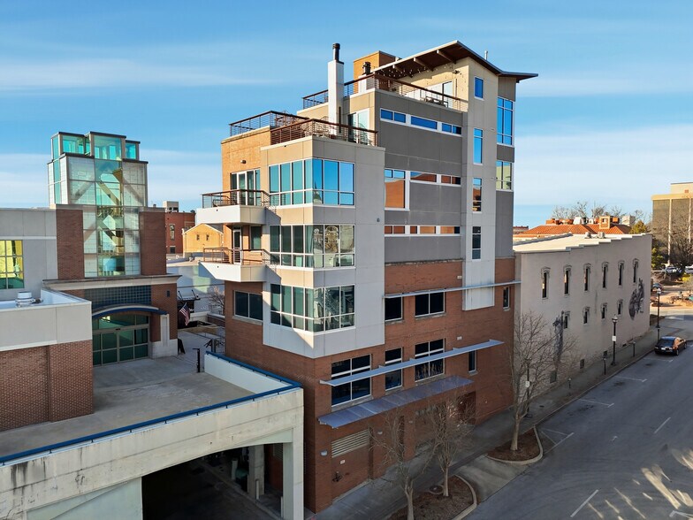 More Photos Of 5 W Mountain St, Fayetteville Apartments For Lease