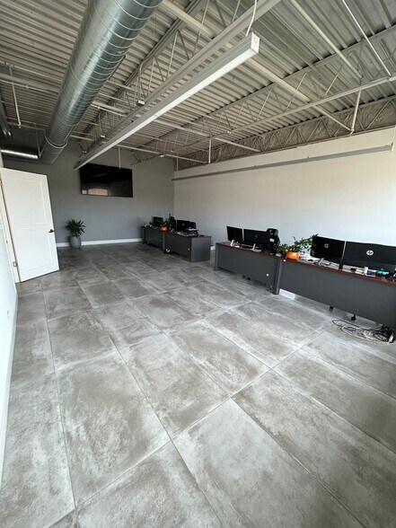 More Photos Of 255 E 167th St, Harvey Distribution For Lease