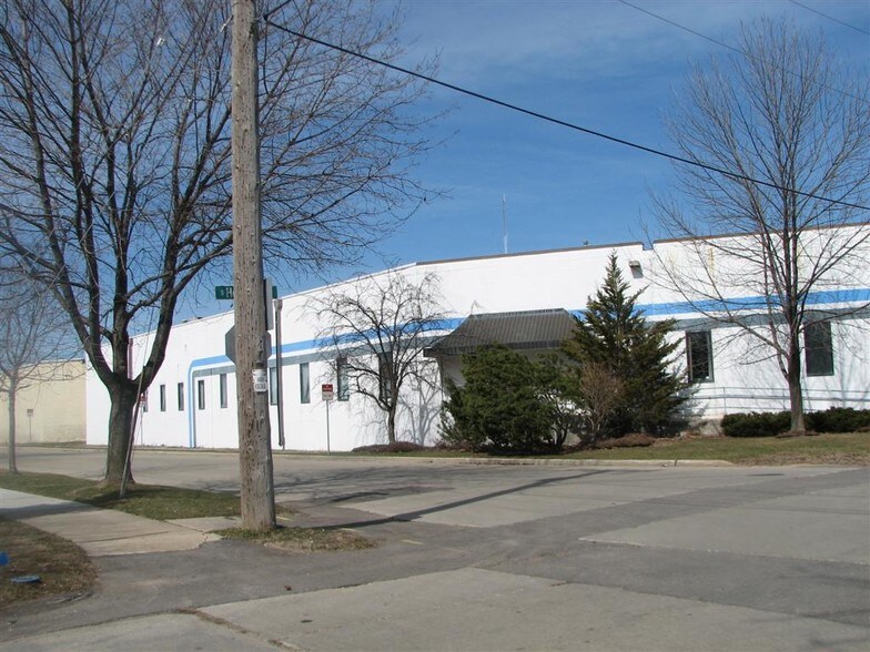 Primary Photo Of 1800 W Rogers Ave, Appleton Distribution For Lease