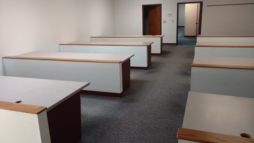 More Photos Of 3035 Directors Row, Memphis Flex For Lease