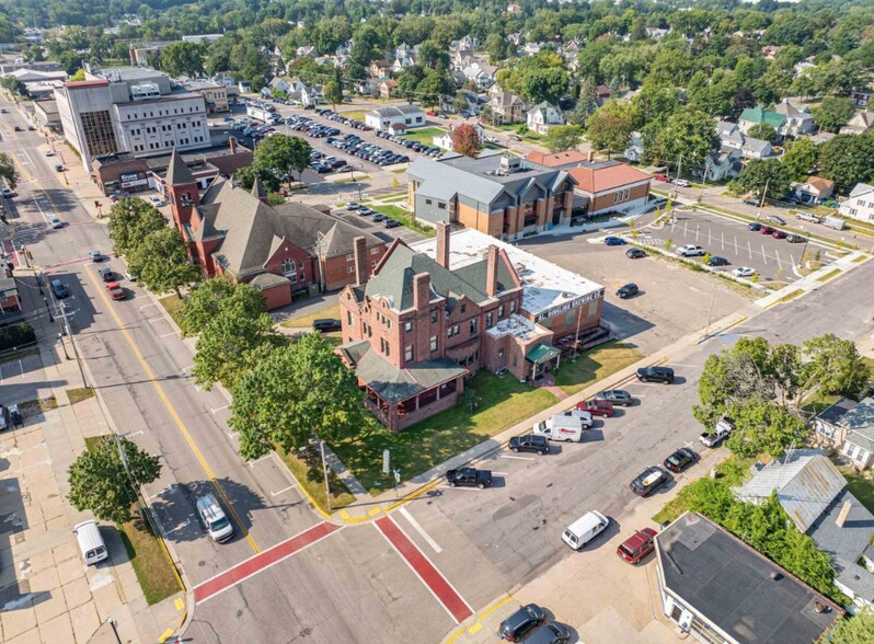More Photos Of 623 Broadway St, Baraboo Restaurant For Sale