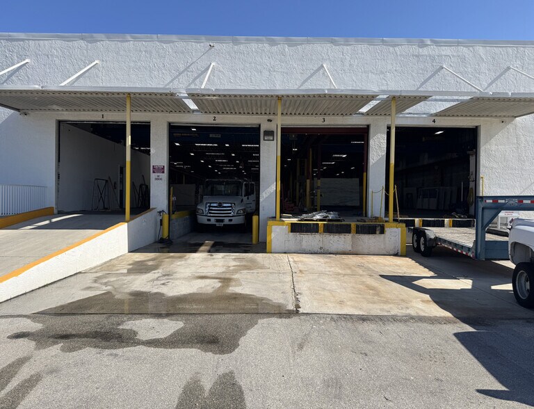 More Photos Of 3531 Old Metro Pky, Fort Myers Distribution For Lease