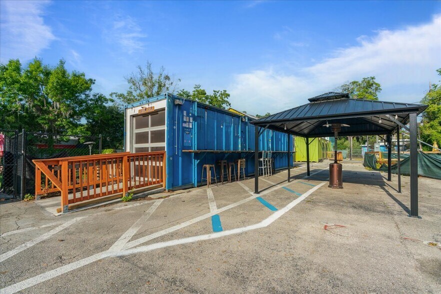 More Photos Of 514 N Main St, Gainesville Service For Lease