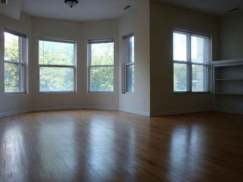 More Photos Of 108 N Hamlin Blvd, Chicago Apartments For Sale