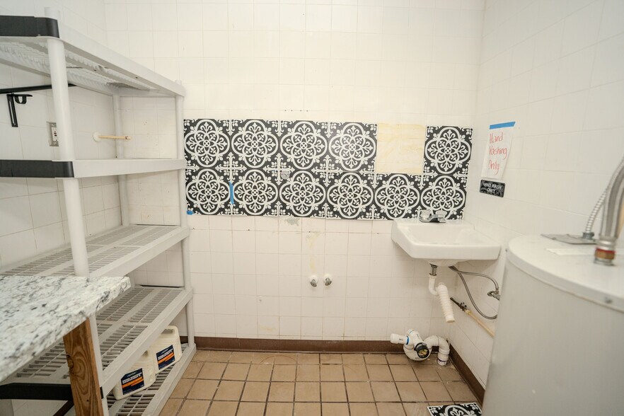 More Photos Of 5995 N Courtenay Pky, Merritt Island Light Manufacturing For Sale