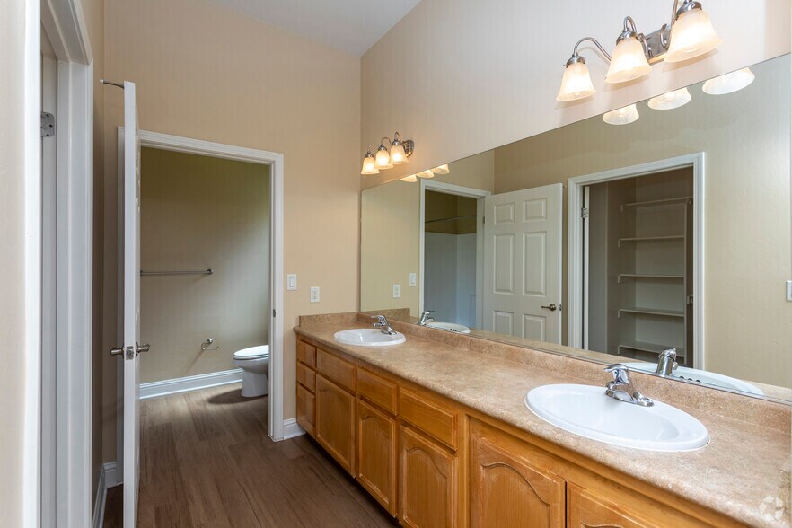 More Photos Of 8400 White Rock Dr, Bakersfield Apartments For Sale