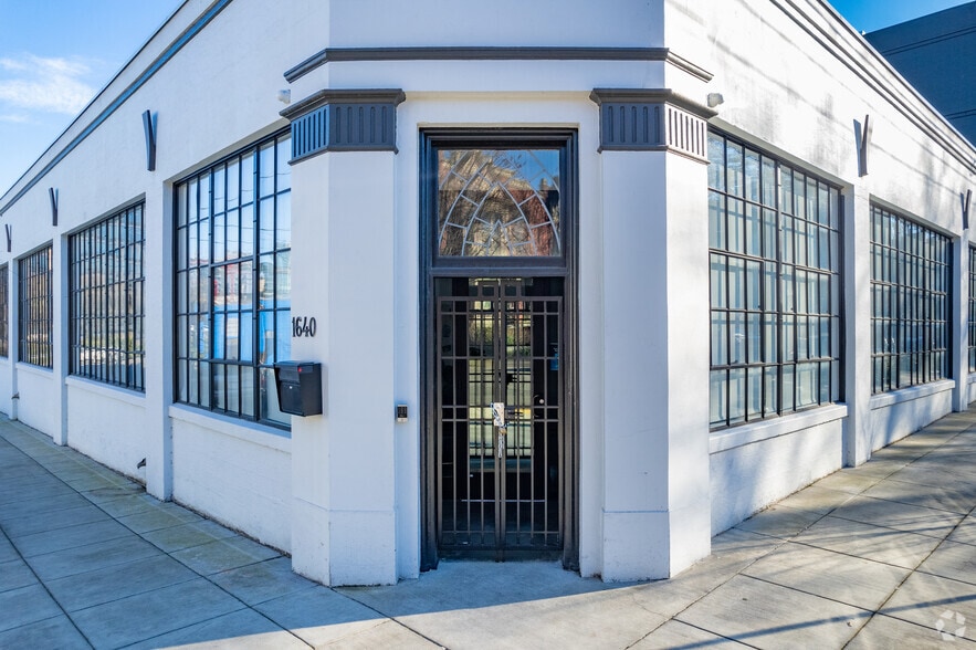 More Photos Of 1640 NW Irving St, Portland Loft Creative Space For Sale