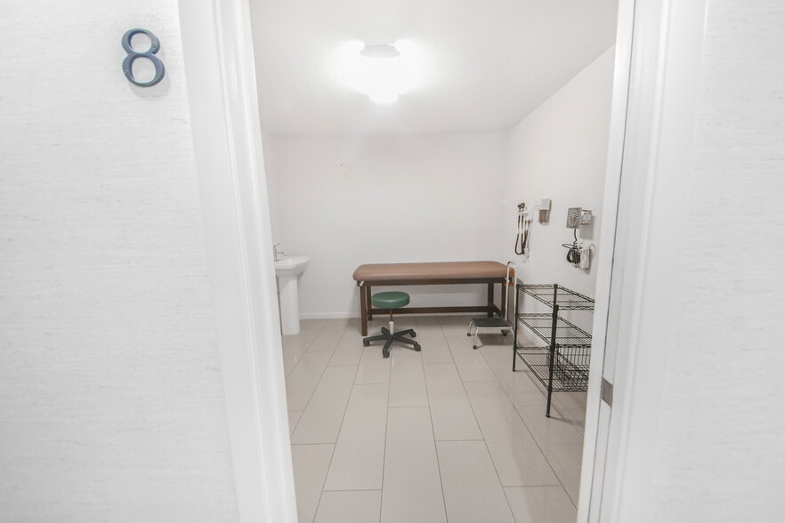 More Photos Of 7030 Bretshire Dr, Houston Medical For Sale
