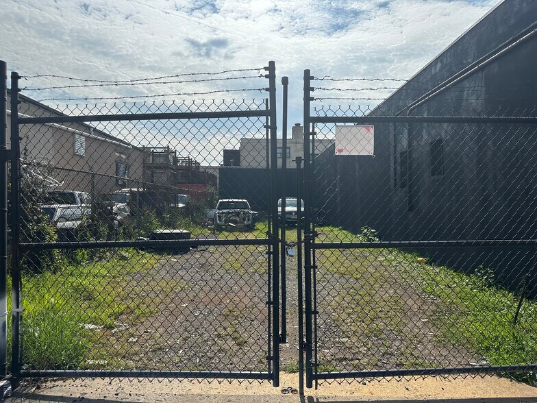 More Photos Of 75 Goble St, Newark Warehouse For Sale