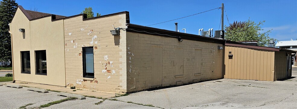 More Photos Of 305 S Mable St, Pinconning Restaurant For Sale