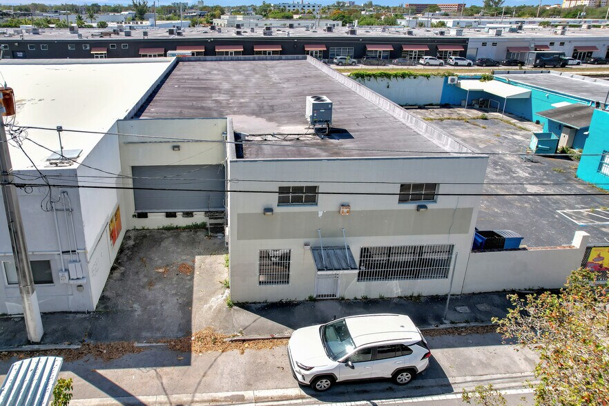 More Photos Of 7250 NE 4th Ct, Miami Showroom For Lease