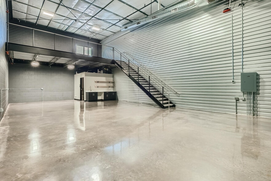 More Photos Of 11 NW Frontage Rd, Fort Collins Showroom For Sale