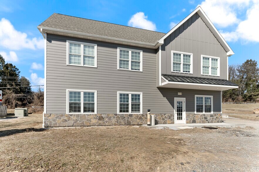 More Photos Of 935 W Cypress St, Kennett Square Flex For Sale