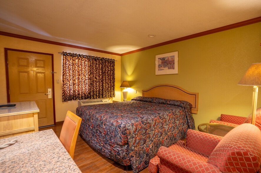 More Photos Of 839 W Pacheco Blvd, Los Banos Hotel For Sale