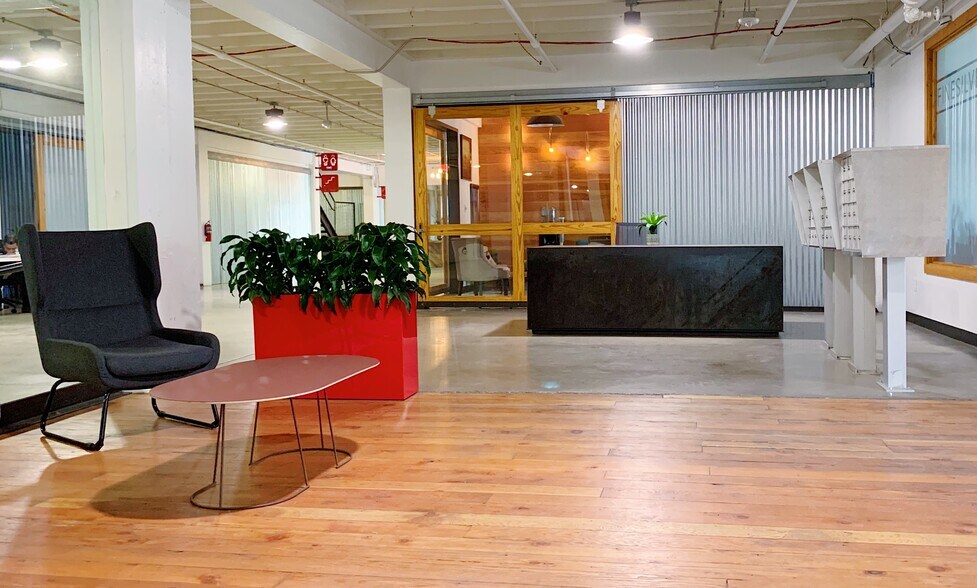 More Photos Of 816 Camaron St, San Antonio Office For Sale