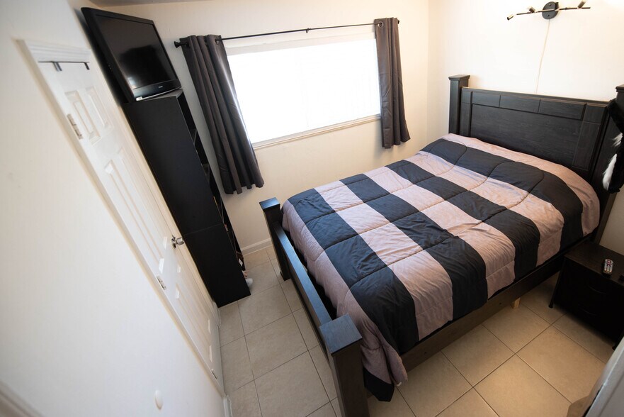 More Photos Of 231 SW 15th St, Pompano Beach Apartments For Sale