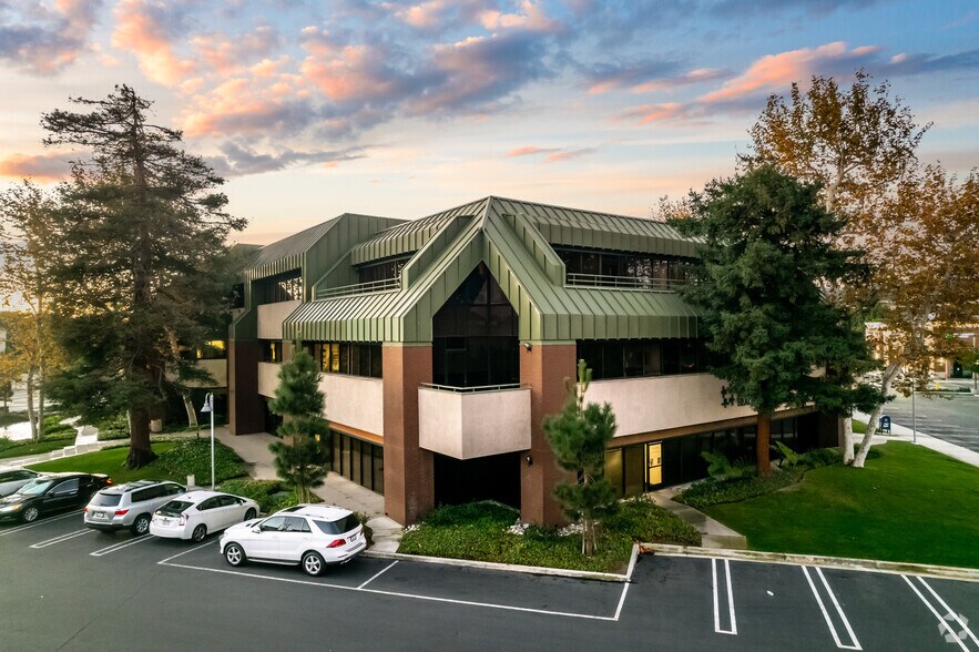 More Photos Of 23430 Hawthorne Blvd, Torrance Unknown For Lease