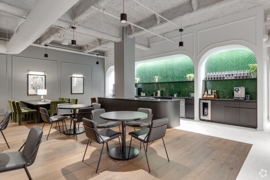 More Photos Of 3200 E Camelback Rd, Phoenix Coworking Space