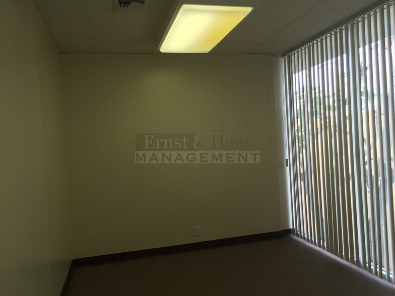 More Photos Of 3646 Long Beach Blvd, Long Beach Loft Creative Space For Lease