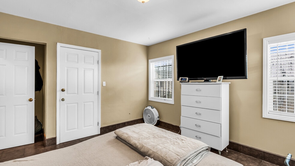 More Photos Of 909 53rd Ave, Oakland Warehouse For Sale