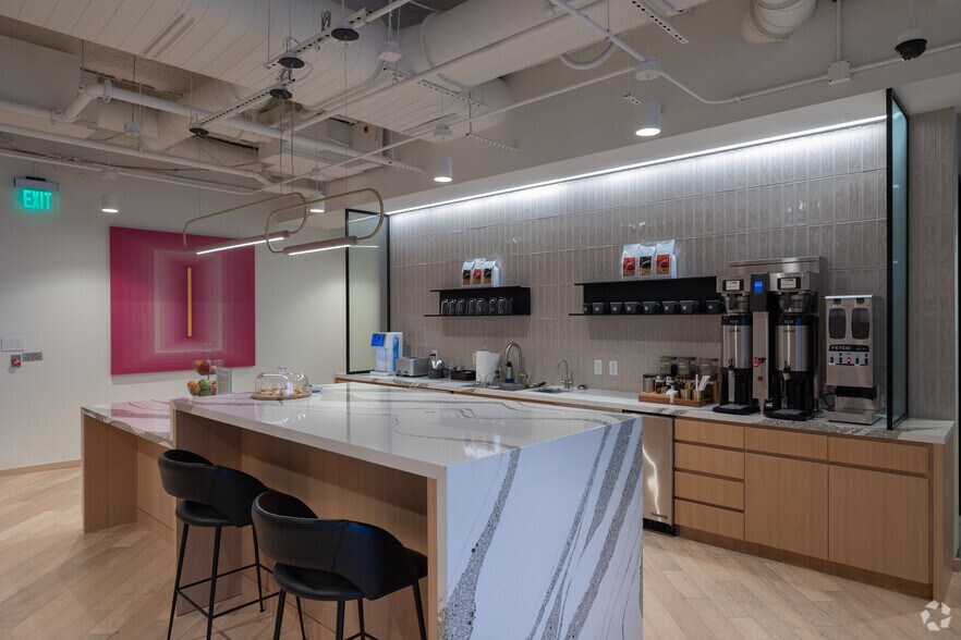 More Photos Of 717 Texas Ave, Houston Office For Lease