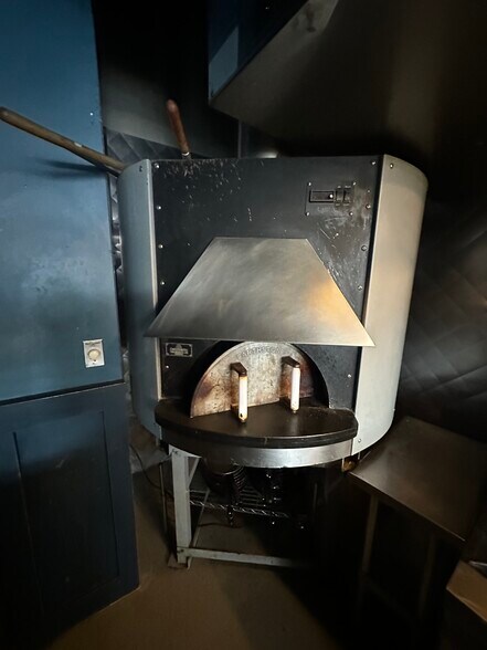 More Photos Of 1954 W Armitage Ave, Chicago Restaurant For Lease