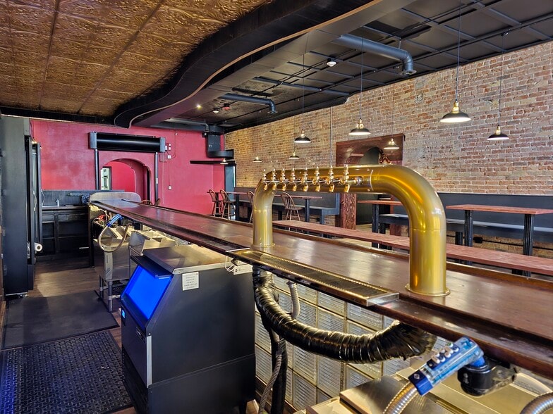 More Photos Of 1011 Front St, Evanston Restaurant For Lease