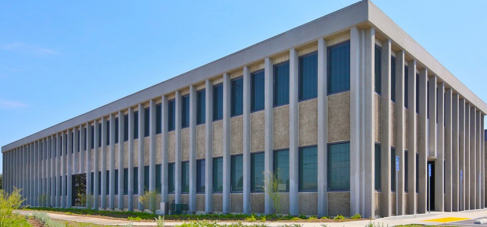 Primary Photo Of 1610 E Orangethorpe Ave, Fullerton Warehouse For Lease