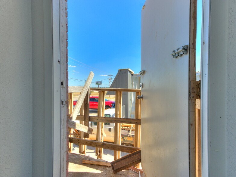 More Photos Of 7030 W Wilshire Blvd, Oklahoma City Storefront Retail Office For Lease
