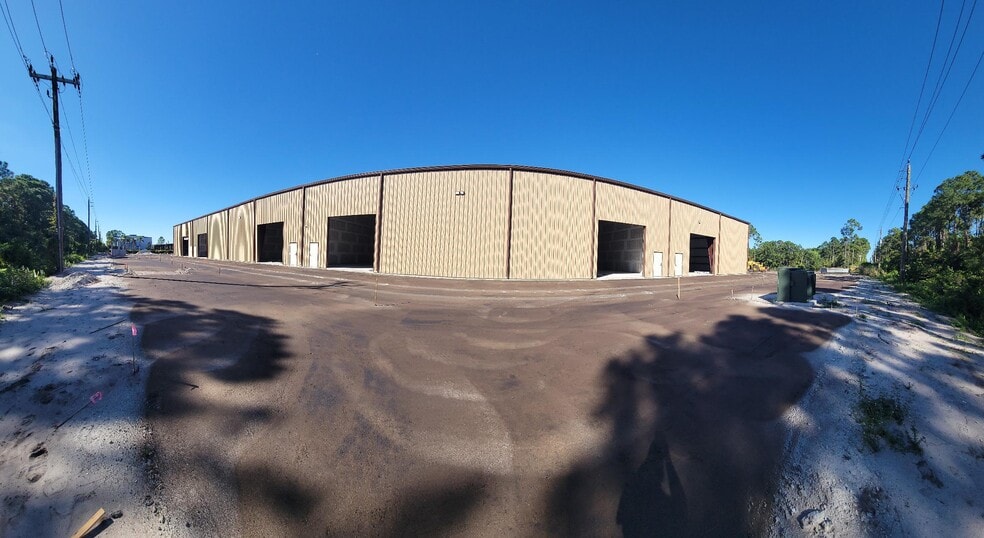 More Photos Of 2011 Commerce Lakes Dr, Port Saint Lucie Warehouse For Lease