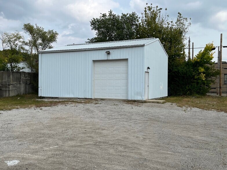 More Photos Of 30 Illinois Ave, Cincinnati Warehouse For Lease