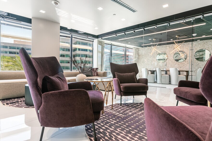 More Photos Of 2325 E Camelback Rd, Phoenix Office For Lease