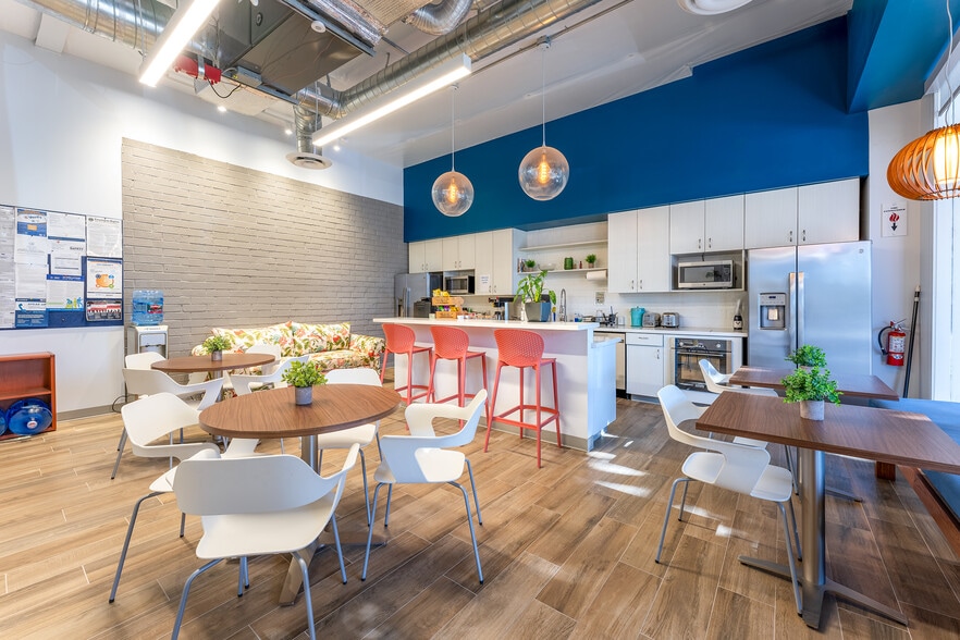 More Photos Of 605 3rd St, Encinitas Office For Lease