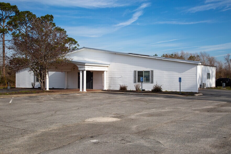 More Photos Of 1686 GOLDEN ISLE W, Baxley Restaurant For Sale