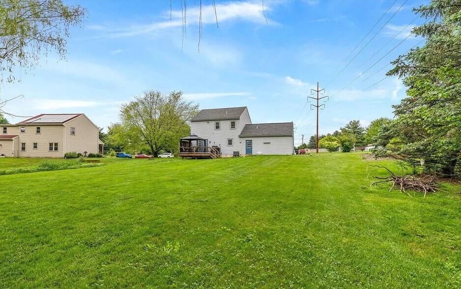 More Photos Of 585 Westbrooke Dr, Elizabethtown Specialty For Sale