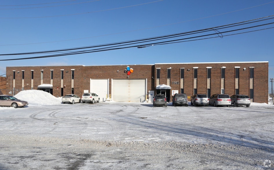 Primary Photo Of 3700 W Morse Ave, Lincolnwood Manufacturing For Lease